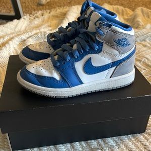 Jordan 1 Retro High OG True Blue/white-cement grey